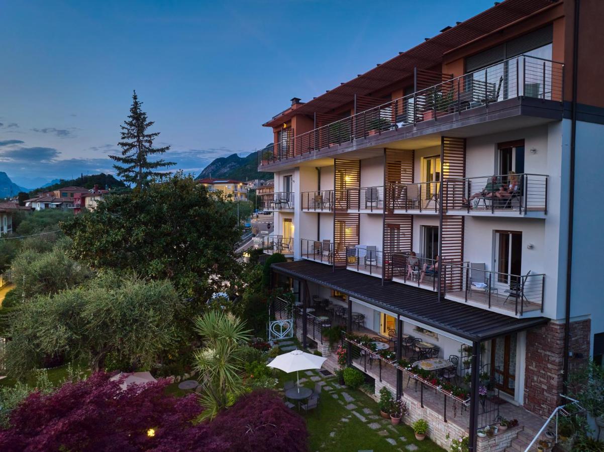 Hotel Eco Ariston 3*